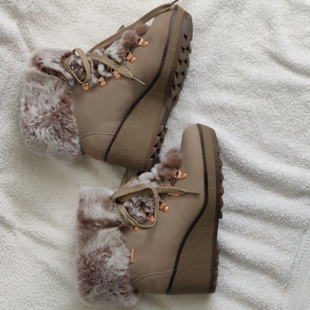 Cougar Penelope waterproof Suede & Rabbit Fur-Trim Wedge Mushroom Booties sz 9 - Picture 8 of 12